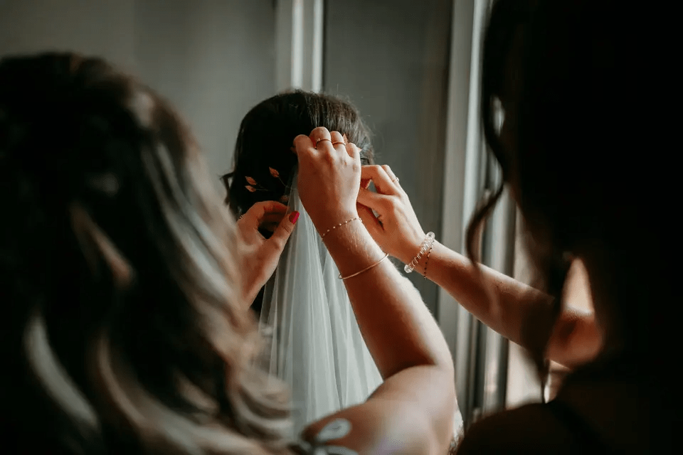 طرق تثبيت الطرحة 